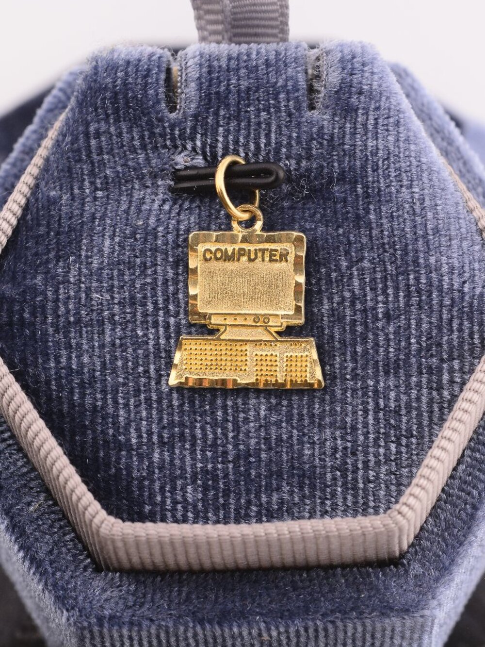 10K DIAMOND CUT VINTAGE COMPUTER